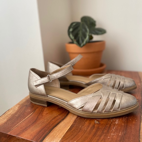 Sandals - Picture 3 of 4